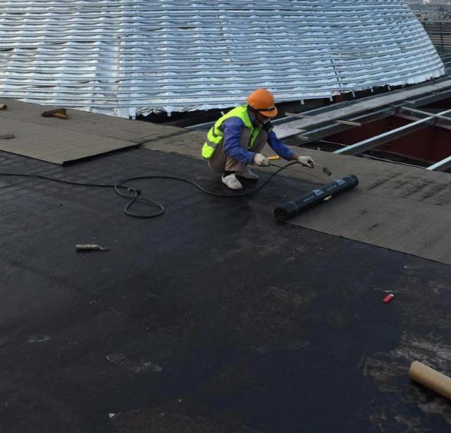 Quy tình thi công chống thấm bằng màng khò nóng